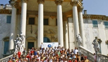 Unge for menneskerettigheter internasjonal skapte emnet med å levendegjøre menneskerettighetene for barna i en sommerleir utenfor byen Padova.